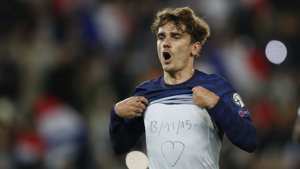 لفتة إنسانية رائعة.. غريزمان يحيي ذكرى أليمة بدلا من الاحتفال بكسر الرقم القياسي لبلاتيني