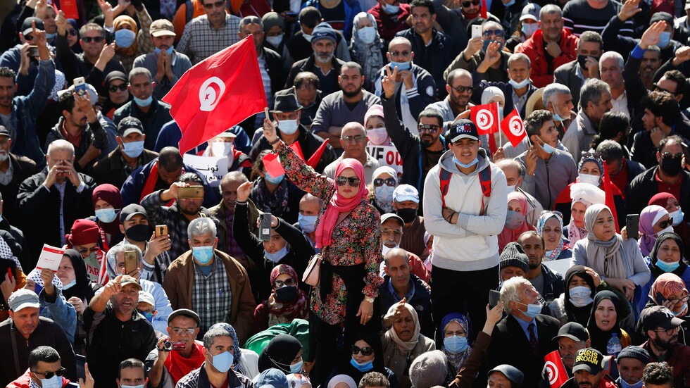 تونس.. "النهضة" تستنكر منع متظاهرين من الوصول إلى العاصمة والاعتداء عليهم