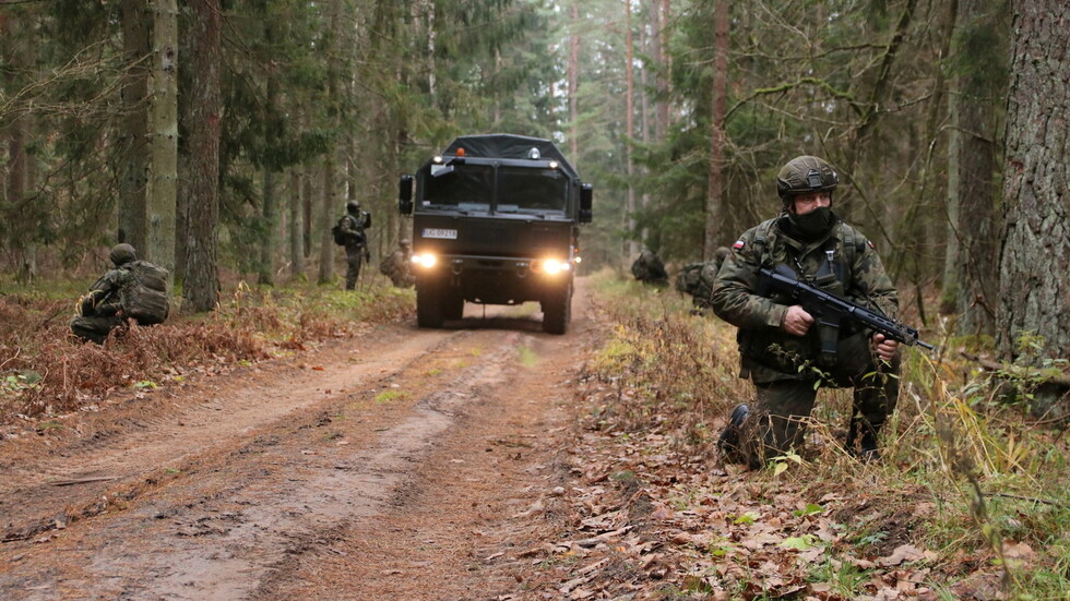 بولندا تخشى استفزازا مسلحا وبيلاروس تؤكد أنها لا تريد صراعا على حدودها