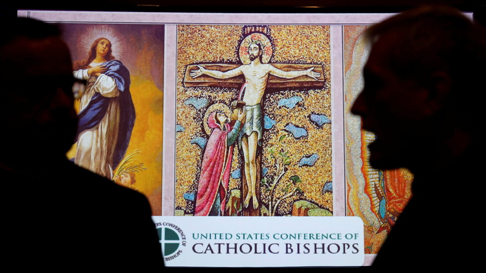الولايات المتحدة.. الأساقفة الكاثوليك يصوتون على حرمان بادين من المناولة