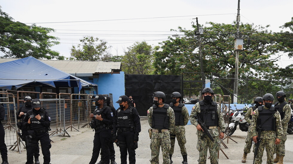 استقالة قائد الجيش ورئيس السجون في الإكوادور عقب أعمال شغب دامية في سجن مكتظ