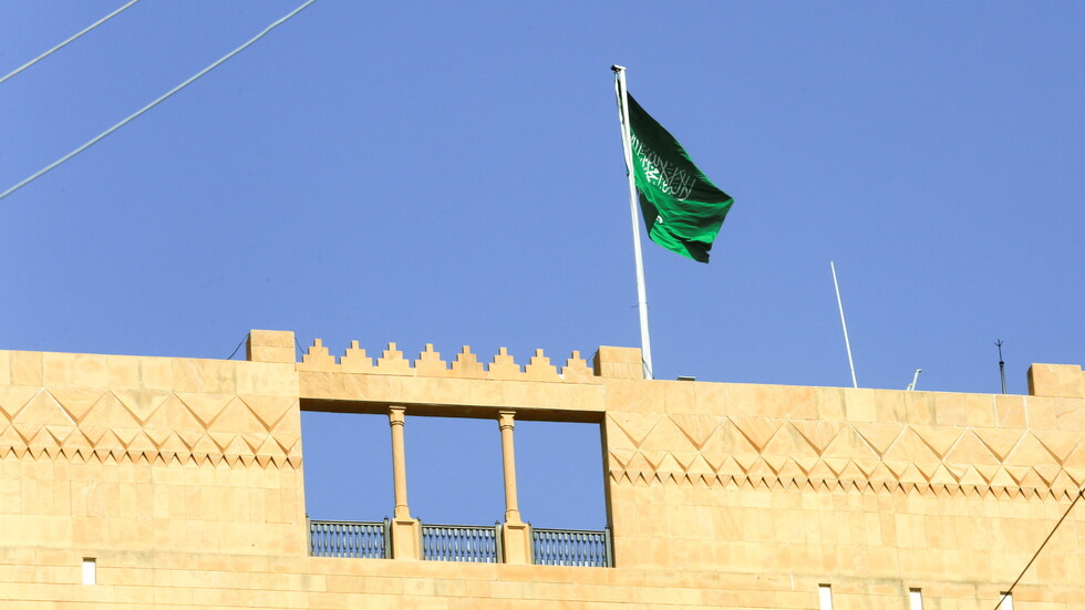 السفير السعودي السابق في بيروت: التصعيد حيال لبنان يعتمد على سلوكي حزب الله والعهد