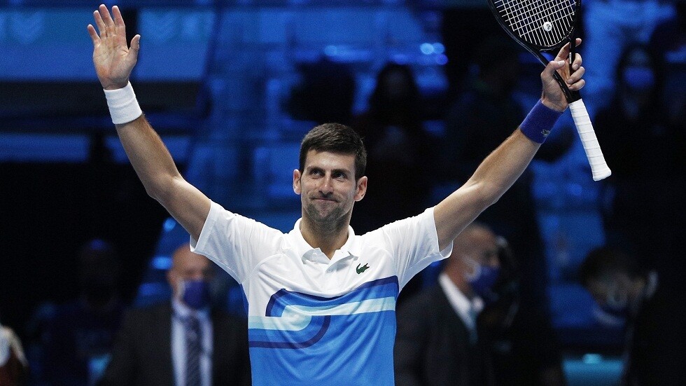 البطولة الختامية لمحترفي التنس.. دجوكوفيتش يبدأ مسعاه لمعادلة فيدرر بقوة
