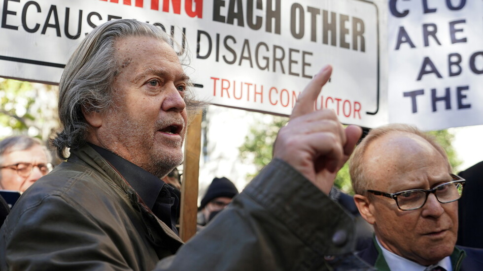 بانون بعد إطلاق سراحه: هذا تصرف جهنمي من قبل بايدن وبيلوسي