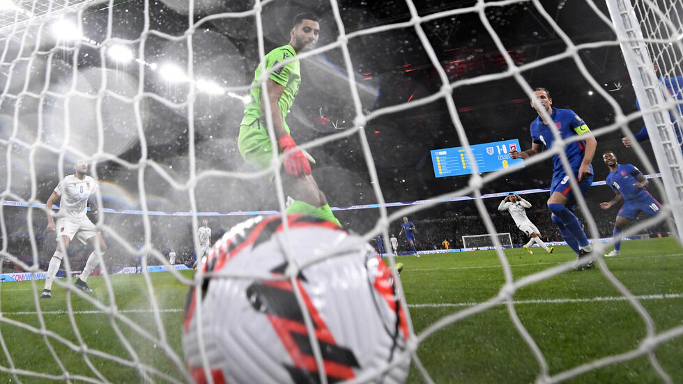 نجم إنجلترا يكرر إنجازا عمره 64 عاما