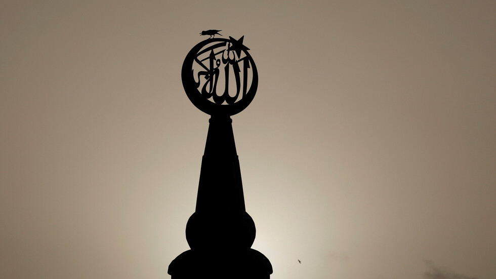 "هدية" سعودية لباكستان (صور)