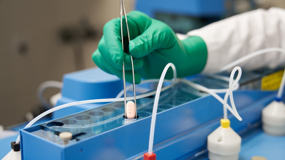 إدارة بايدن تخطط لشراء 10 ملايين جرعة من عقار كوفيد-19 التجريبي