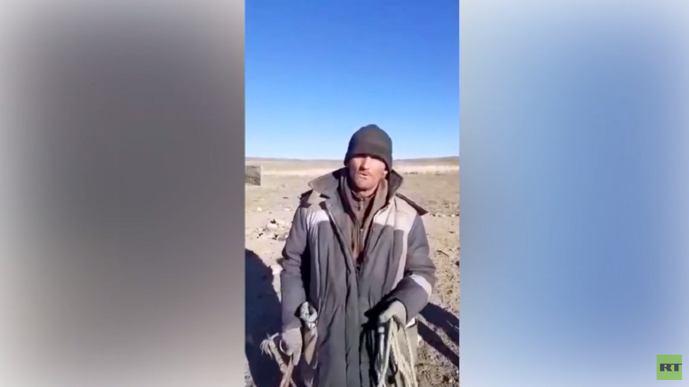 كازاخستان.. فيديو لرجل يطلب تحريره من عبودية دامت 20 سنة