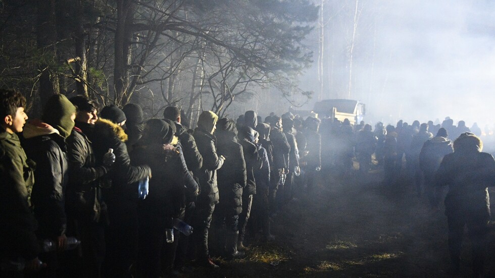 الاتحاد الأوروبي يعلن تخصيص 700 ألف يورو لتقديم مساعدات عاجلة إلى المهاجرين عند حدود بيلاروس