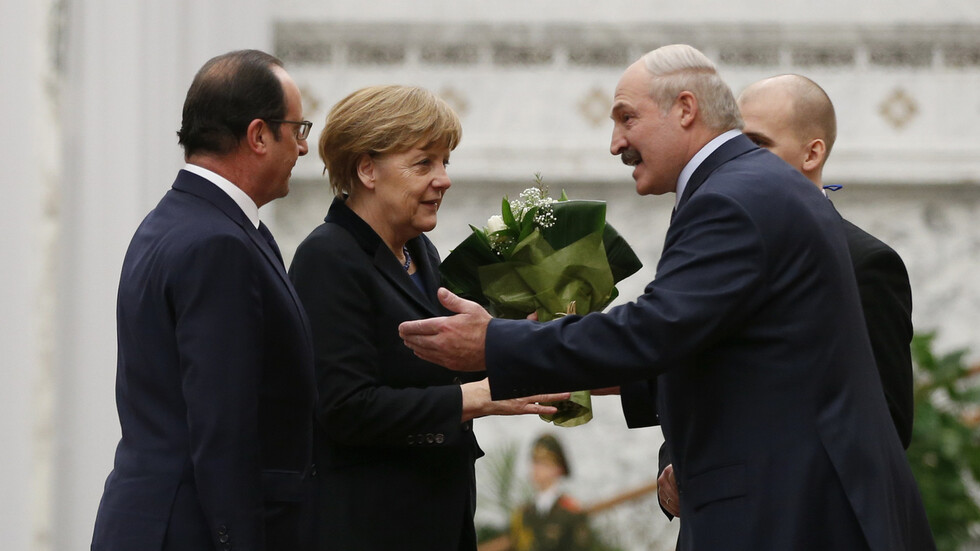 في ثاني اتصال منذ مطلع الأسبوع.. بيلاروس تعلن عن توصل لوكاشينكو وميركل لتفاهم بشأن ملف المهاجرين