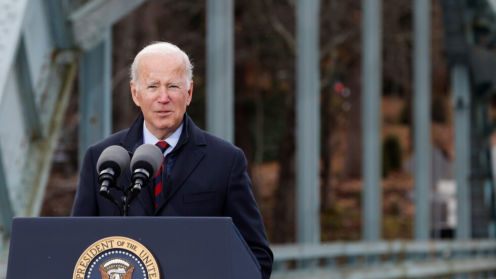 بايدن يطلب تحقيقا حول ارتفاع أسعار الوقود