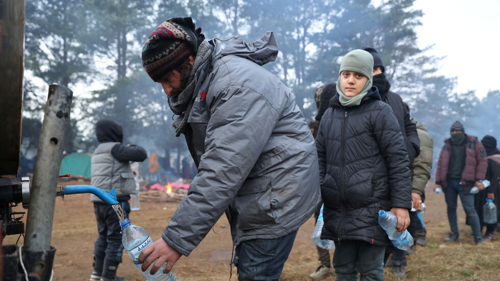 وكالة: بيلاروس تزيل خيام المهاجرين على الحدود مع بولندا