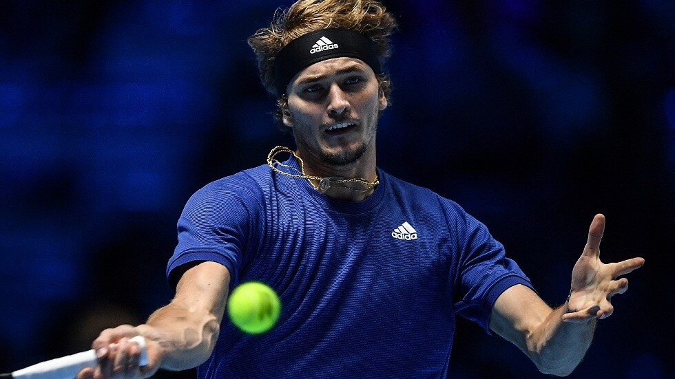 زفيريف يضرب موعدا ناريا مع دجوكوفيتش في نصف نهائي البطولة الختامية للتنس