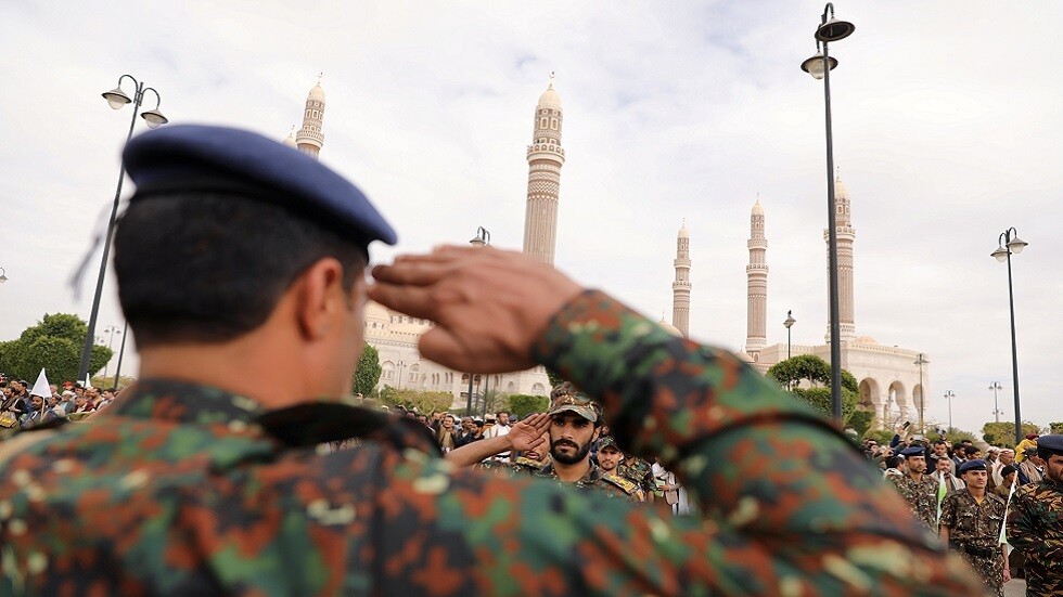 واشنطن تفرض عقوبات على قائد عسكري حوثي