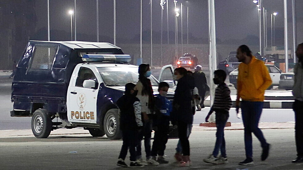 مصر. مصرع طفلين شقيقين حرقا قيّدهما والدهما بسلاسل حديدية في الشرقية