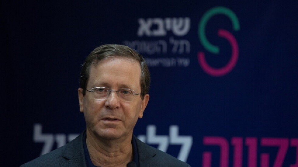 محمد بن زايد يتلقى رسالة مصورة من الرئيس الإسرائيلي (فيديو)