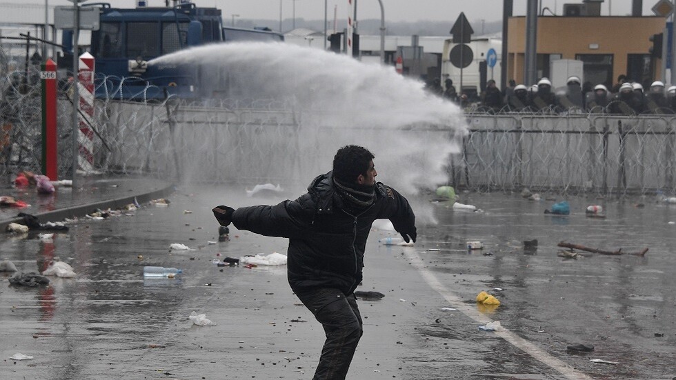 بولندا تعلن تسجيل محاولات مهاجرين جديدة لعبور جماعي للحدود ليلا