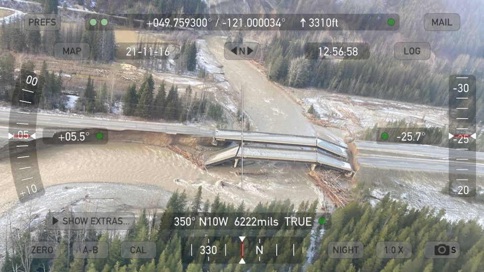 انهيار جسر في كندا أثناء عبور السيارات