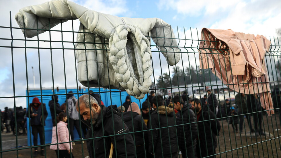 عودة 8 مهاجرين يمنيين بينهم امرأتان وطفل من الحدود البولندية