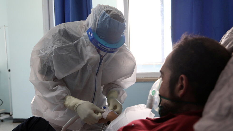 أخصائي أمراض صدرية: أعداد الإصابات بكورونا في الأردن غير حقيقية والمملكة ببداية الموجة الرابعة