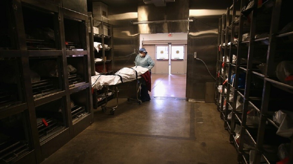 "عائد من الموت".. رجل هندي يمضي ليلة في المشرحة وهو على قيد الحياة