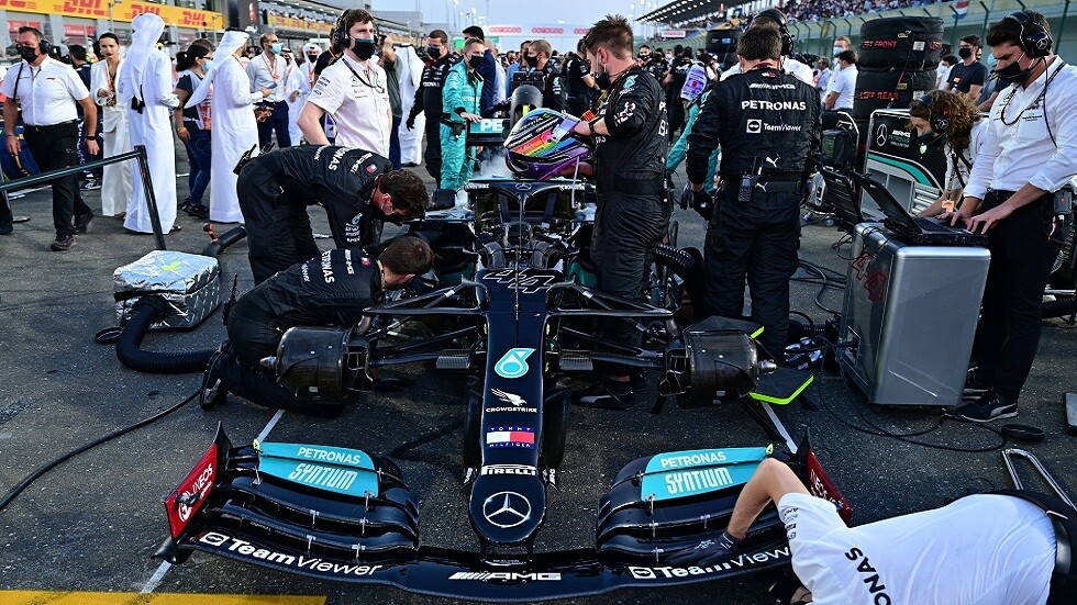 البريطاني هاميلتون يفوز بجائزة قطر الكبرى للفورمولا واحد (فيديو)