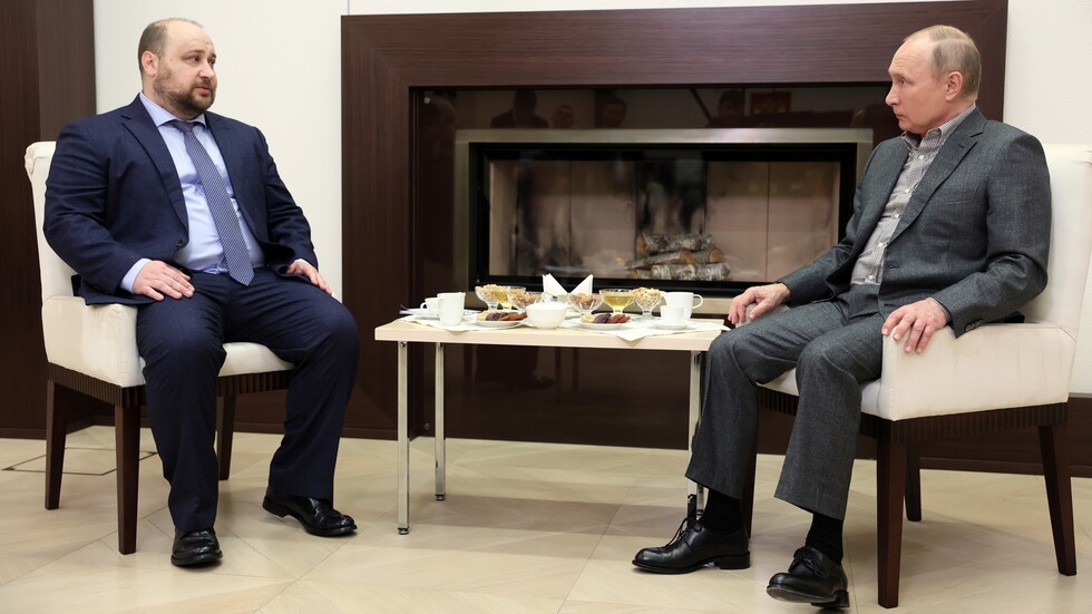 بوتين يتلقى التطعيم الداعم ضد كورونا ويعلن تطوعه لاختبار لقاح جديد عليه