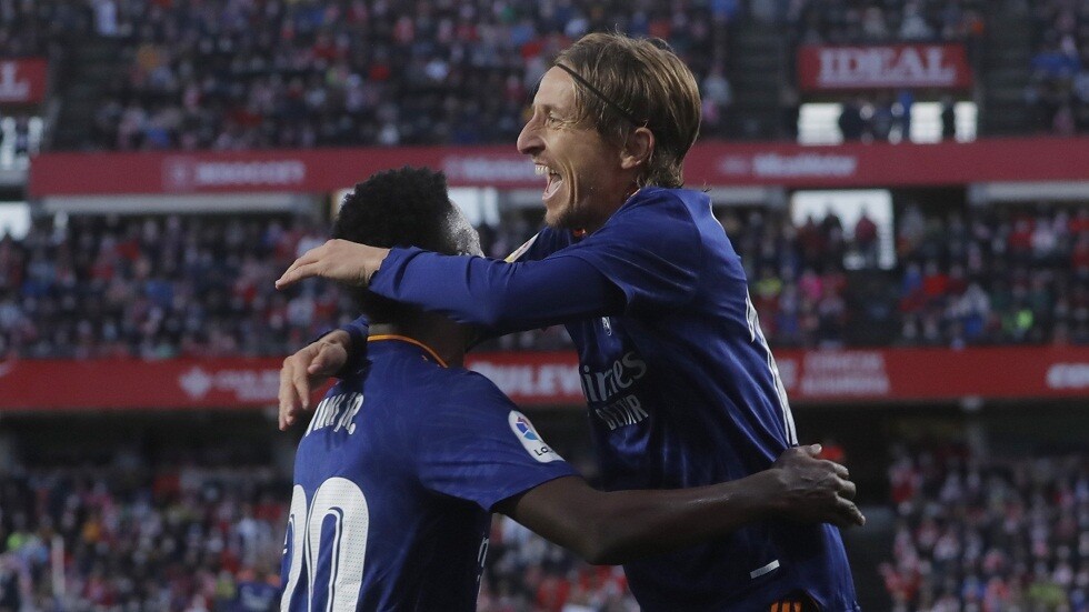 ريال مدريد ينقض على الصدارة برباعية في شباك غرناطة (فيديو)