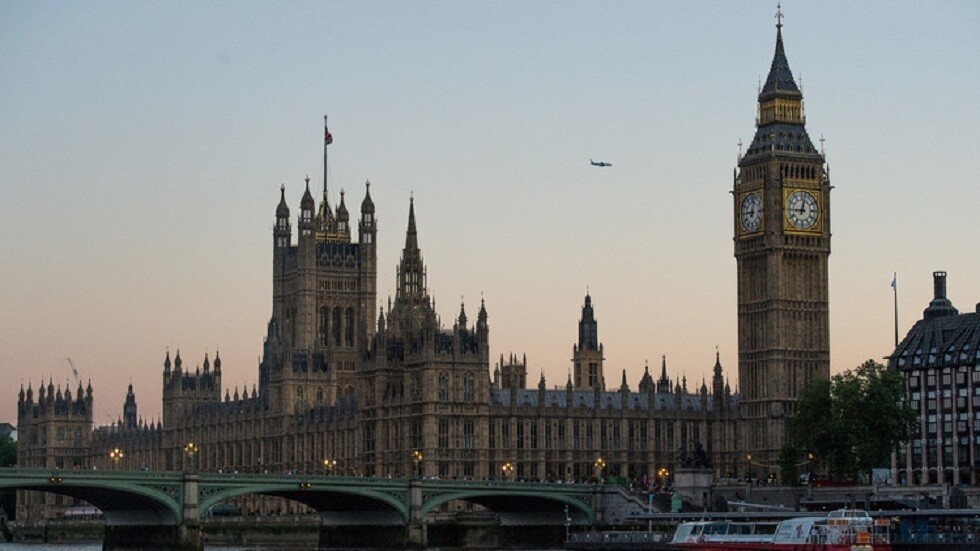 بريطانيا تعتزم الإلزام بتثبيت نقاط شحن للسيارات الكهربائية في المباني الجديدة