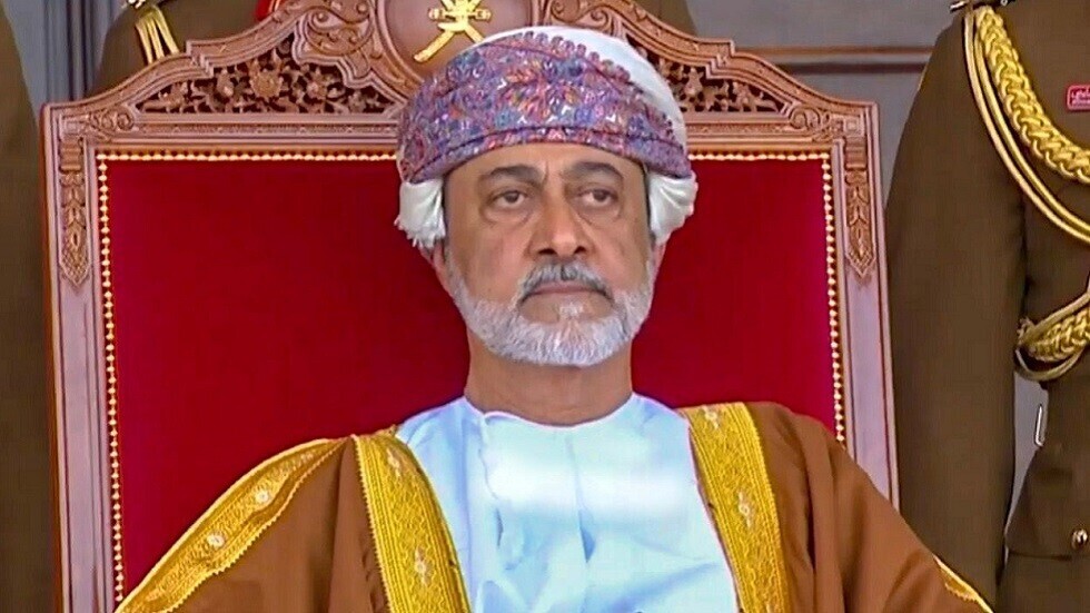 5 طائرات من القوات الجوية الأميرية ترافق طائرة سلطان عمان لدى دخوله أجواء قطر