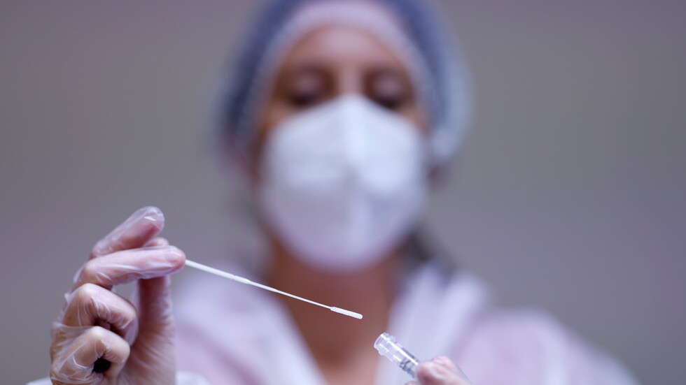 بغداد تعتمد شهادة التلقيح وفحص PCR للمسافرين من المطارات