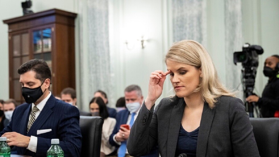 كاشفة أسرار فيسبوك تتصدر غلاف مجلة "التايم" الأمريكية