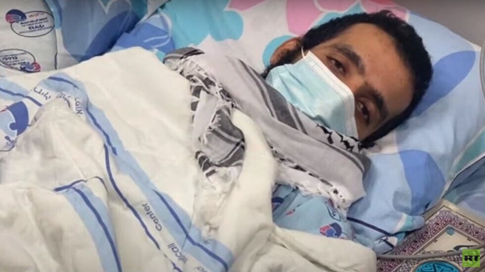 الأسير الفلسطيني كايد الفسفوس ينتزع حريته ويعلق إضرابه عن الطعام