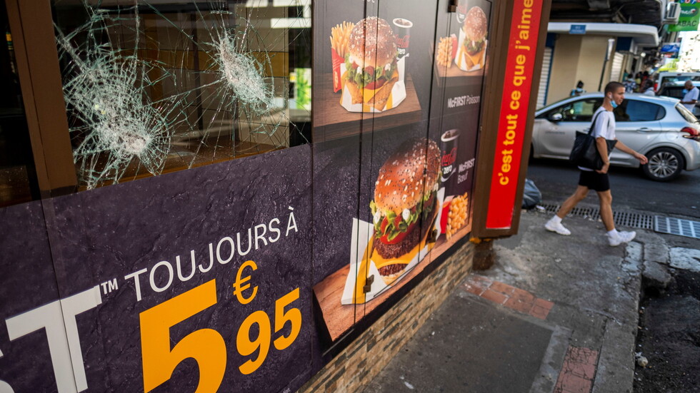 فرنسا.. تواصل الاحتجاجات وأعمال العنف في إقليم مارتينيك