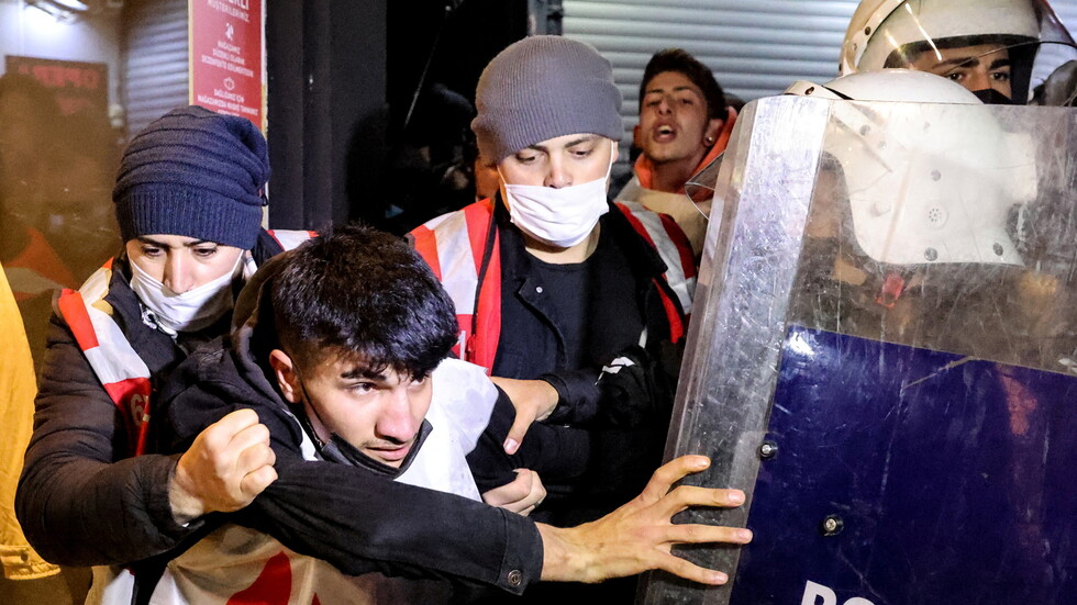 الشرطة التركية تفرق مظاهرة احتجاج على ارتفاع تكاليف المعيشة