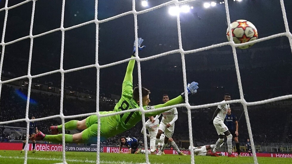 إنتر ميلان يقترب من دور الـ16 لدوري الأبطال