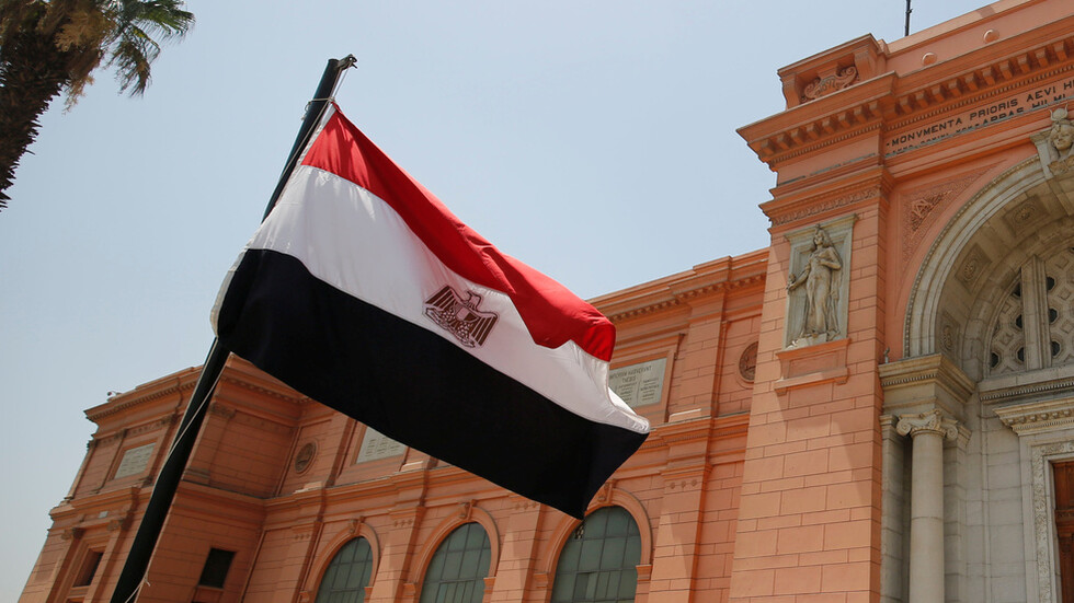 مصر.. الإعدام شنقا لعامل "عاشر ابنتيه بالقوة"