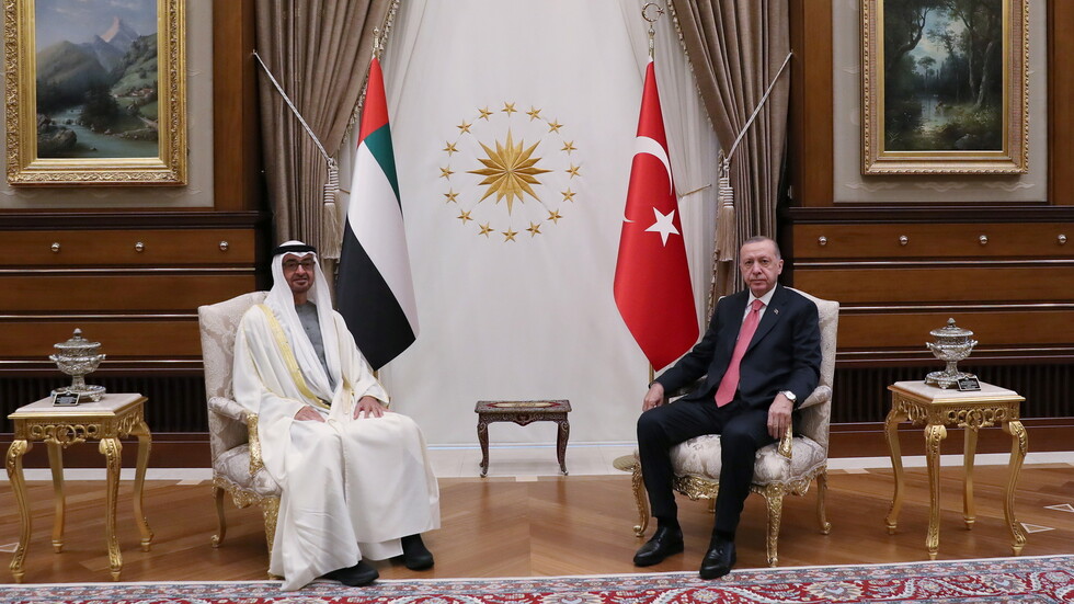 أمير سعودي عن زيارة بن زايد لتركيا: يبحثون عن رضاء دول الخليج!