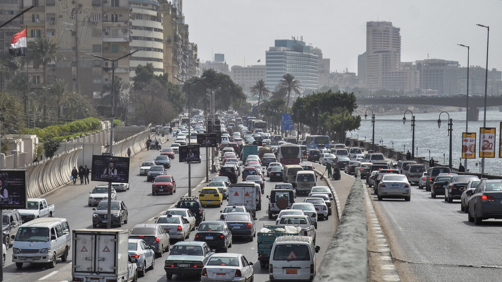 مسؤولة مصرية تتعرض لحادث في مطار القاهرة