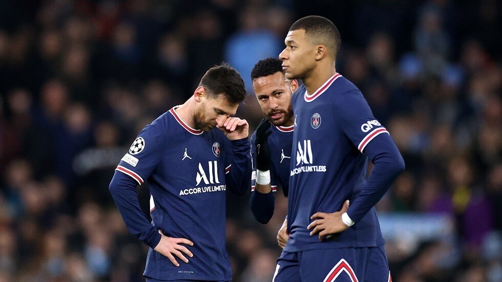 طفل يتجاهل ميسي ونيمار ومبابي ويذهب للاعب آخر لنيل قميصه