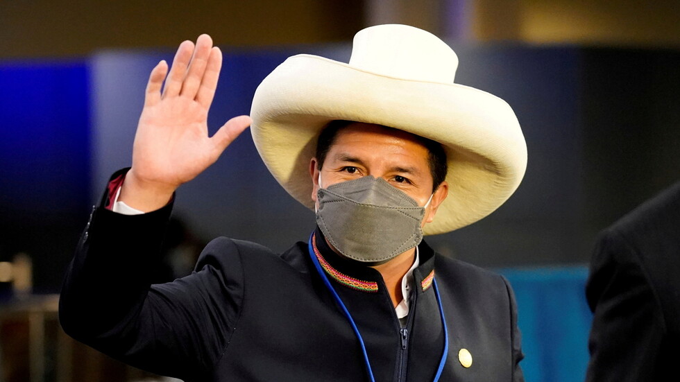 المعارضة في بيرو تتحرك لعزل رئيس الدولة