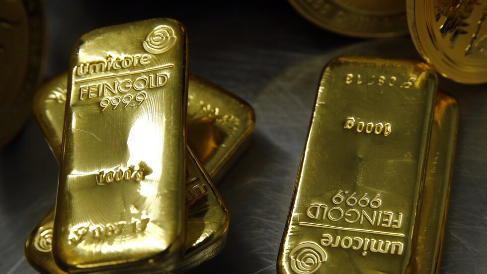 الذهب يرتفع بفعل سلالة كورونا الجديدة