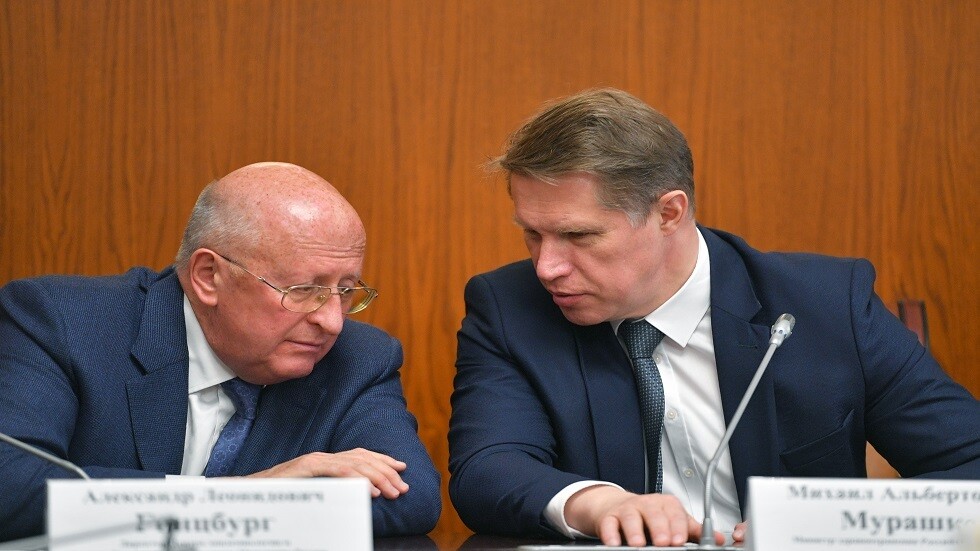 مركز "غاماليا" الروسي: استخدام اللقاحين ضد "كوفيد" والإنفلونزا يزيد من قوتهما