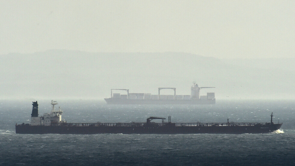 باريس تلغي اجتماعا وزاريا مع لندن وصيادون فرنسيون يستعدون لإغلاق موانئ على المانش