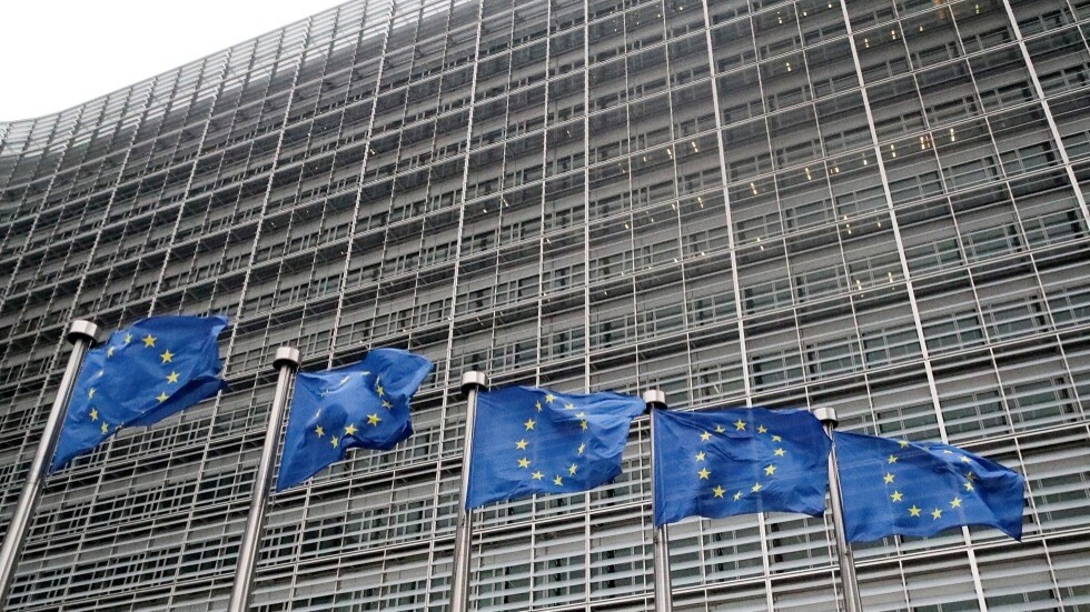 المفوضية الأوروبية تقترح تعليق الرحلات الجوية الآتية من دول جنوب القارة الإفريقية