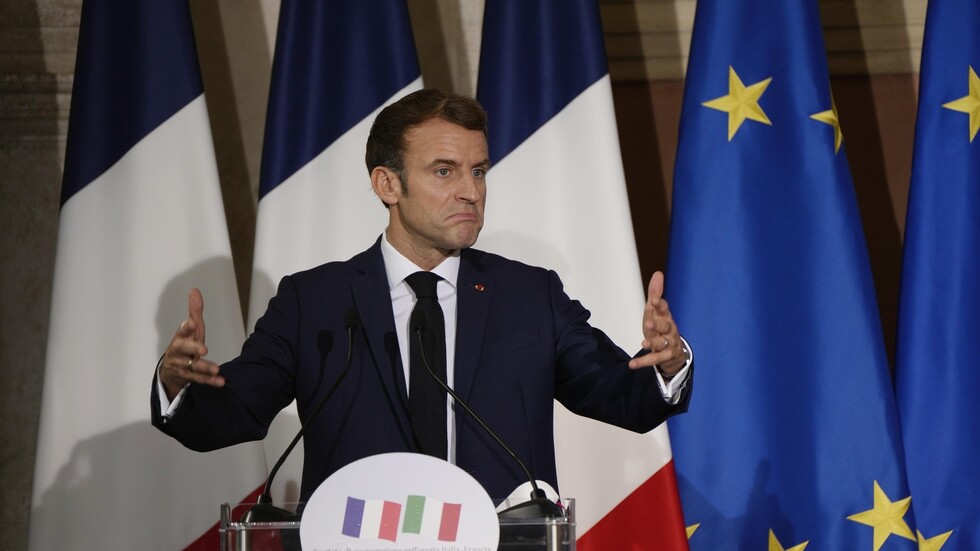 ردا على رسالة جونسون.. ماكرون يبدي استغرابه إزاء سلوك بريطانيا في ملف الهجرة