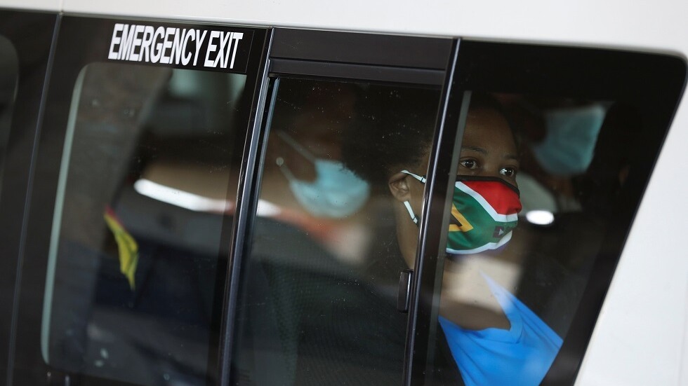 جنوب إفريقيا: المتحور الجديد قد يكون أشد عدوى لكن حظر السفر غير مبرر
