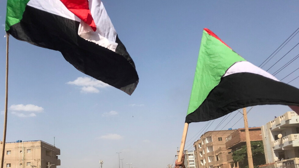 الإفراج عن ساسة سودانيين بعد بدء إضرابهم عن الطعام