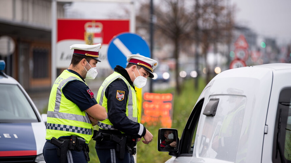 النمسا.. اعتقال 15 شخصا يشتبه بتهريبهم مهاجرين من جنسيات عربية