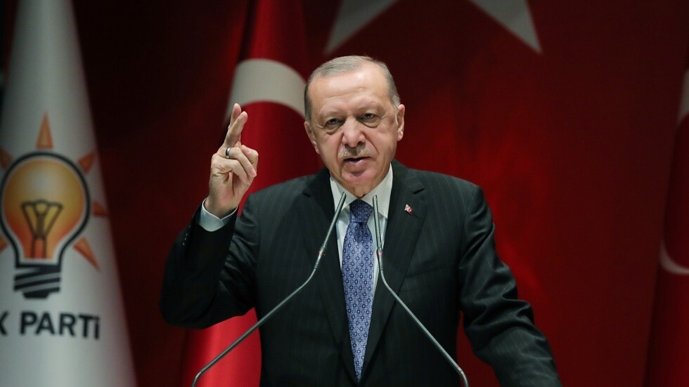 أردوغان يأمر بإجراء تحقيق في تراجع قيمة الليرة التركية